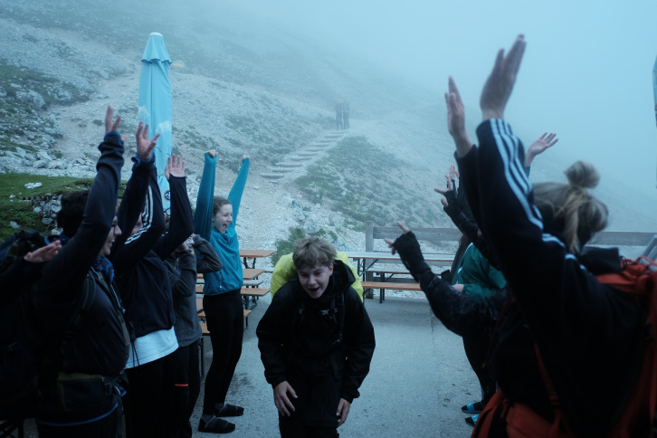 Jubelgasse für die Teilnehmenden, die auf dem Gipfel waren